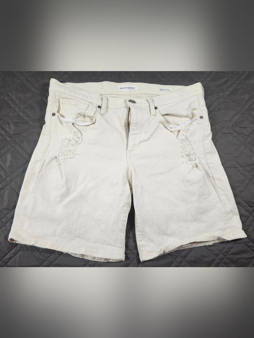 Banana Republic Boyfriend Roll-Up Shorts premium denim Size 29 off white/cream